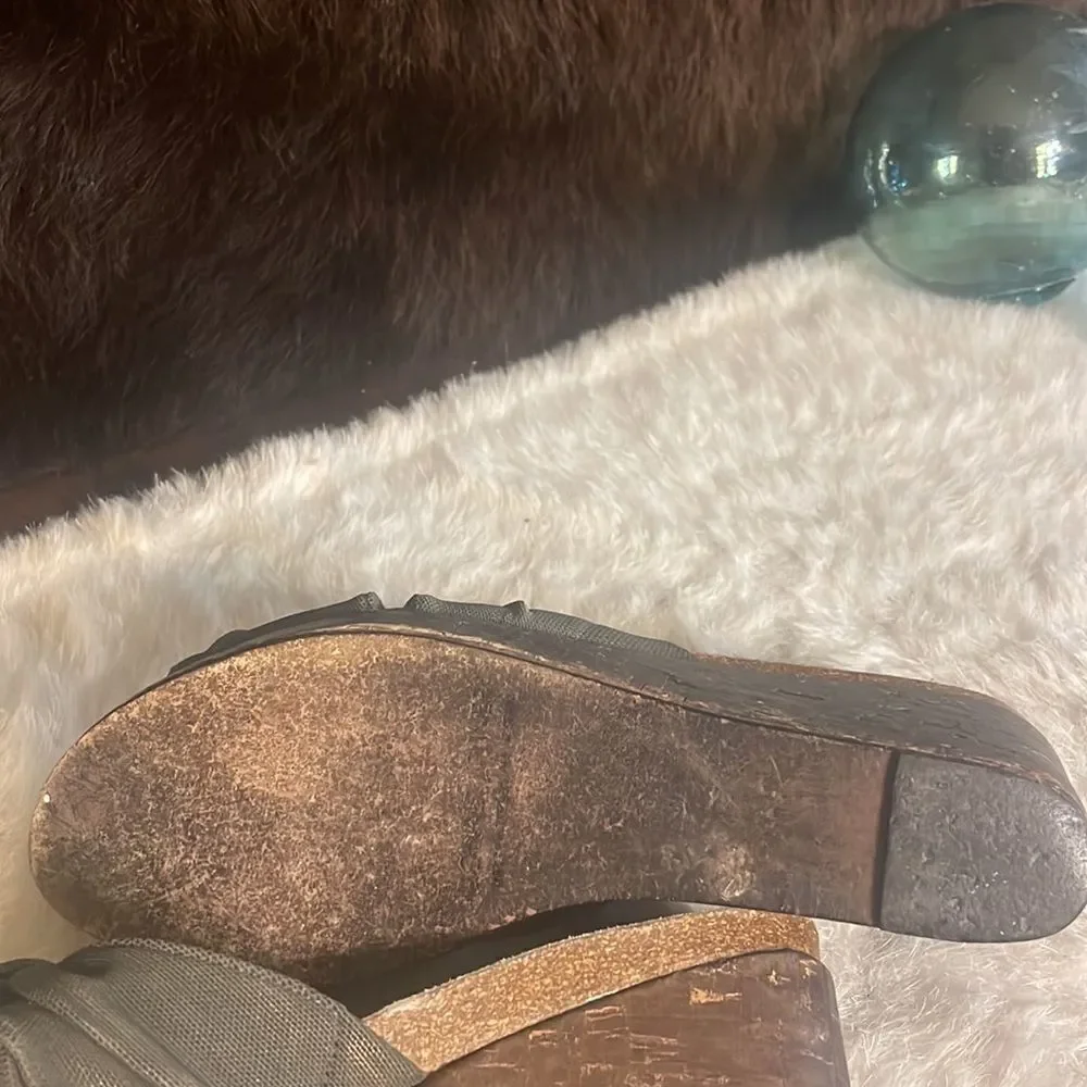 Donald pliner wedge shoes 8.5 (5502)